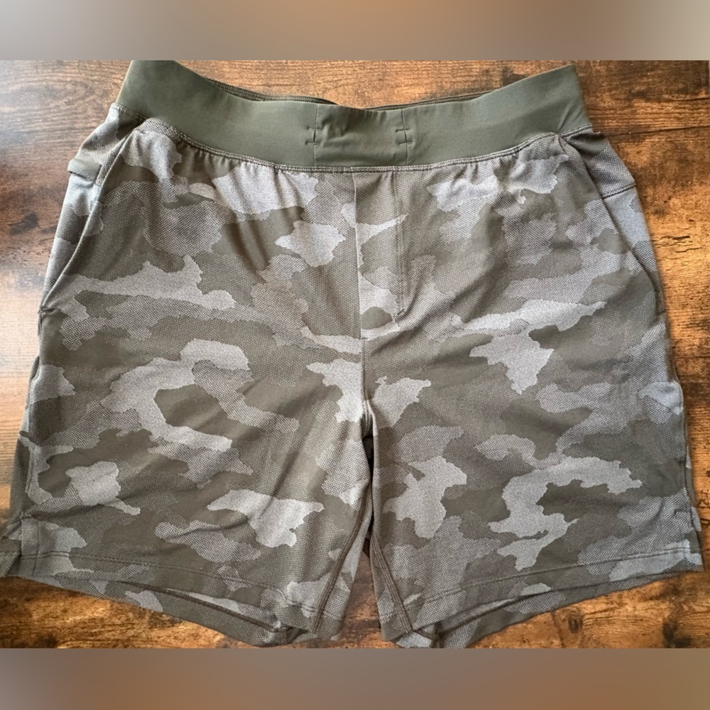 Lululemon T.H.E. Short 7" Mesh *Linerless
Variegated Mesh Camo Max Dark Olive